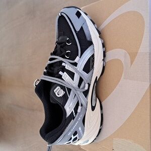ASICS Gel Kahana TR V2 - Color: Black Silver - Size: 10-Women / 8-Men